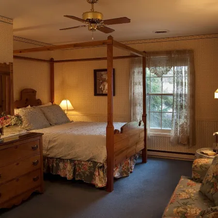 Eagle Harbor Inn