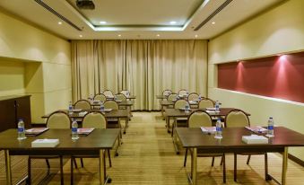 Ibis Muscat