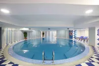 Ramada by Wyndham Almaty - Pool
