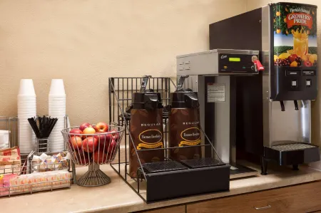 Super 8 by Wyndham Pulaski Отели в г. Пуласки