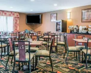 特拉弗斯城舒適飯店