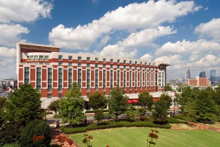 Embassy Suites by Hilton Atlanta at Centennial Olympic Park Отели в г. Фултон