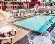 Bend Inn & Suites - Pools