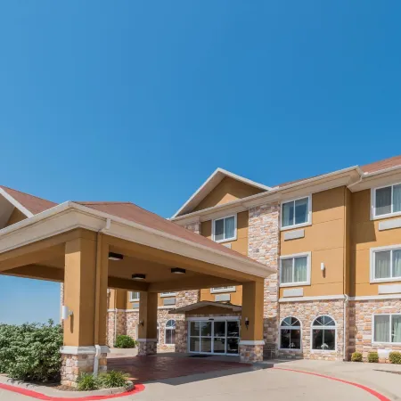 Days Inn & Suites by Wyndham Cleburne TX