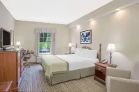 Comfort Inn Hotels near Smith River