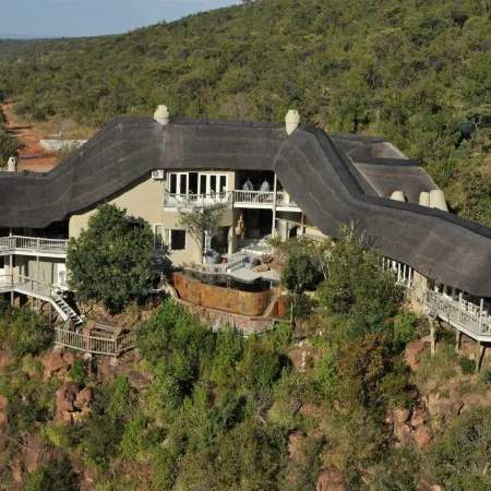 Clifftop Exclusive Safari Hideaway