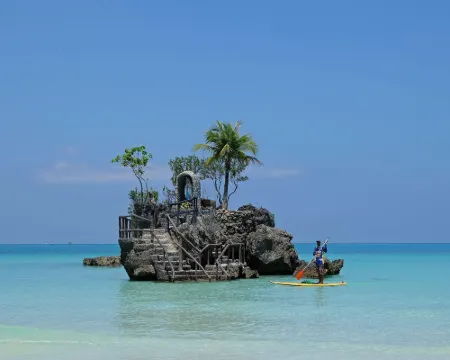 โบราไกย์ บรีซรีสอร์ท โรงแรมในโบราเคย์ ไอส์แลนด์