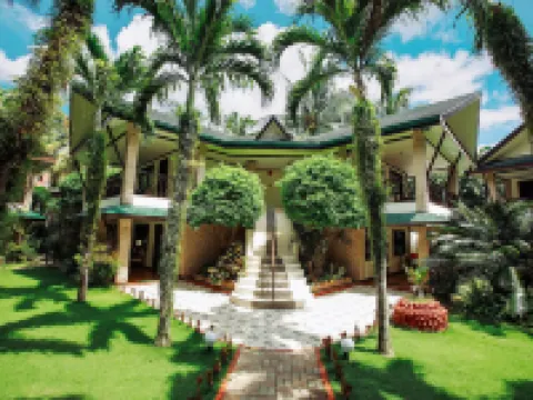 Paradise Garden Resort Hotel & Convention Center Boracay powered by ASTON ボラカイ島のホテル