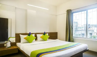 Treebo Luxe Suite, Shivaji Nagar Các khách sạn gần E Square