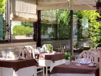 Logis l'Auberge Bourbonnaise Hotels in Hauterive