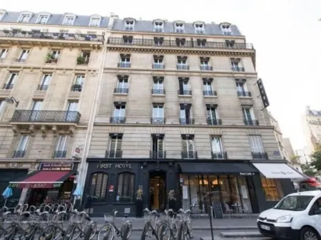 First Hotel Paris Tour Eiffel Отели рядом с достопримечательностью «Exposition Titanic»