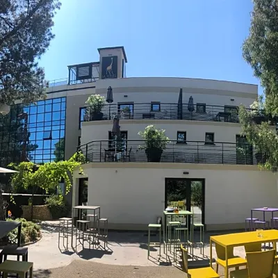 Appart' Hotel la Girafe Marseille Est - Porte d'Aubagne Hotels near La Valentine