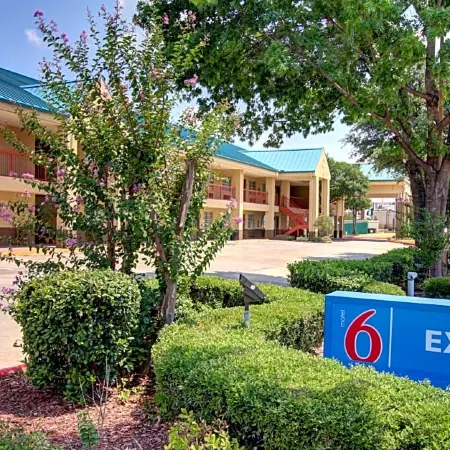 Motel 6 Arlington, TX