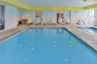 Holiday Inn Express & Suites TERRE HAUTE by IHG - Swimmingpools