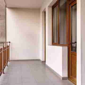 2 Bedroom Apartment on Arami Street Rooms