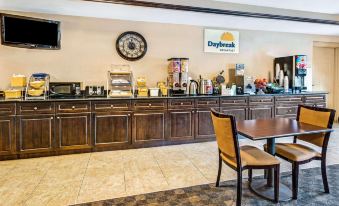 Days Inn & Suites by Wyndham Jeffersonville IN