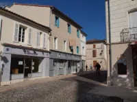 Hôtel les Thermes Hotels in Réaux-sur-Trèfle