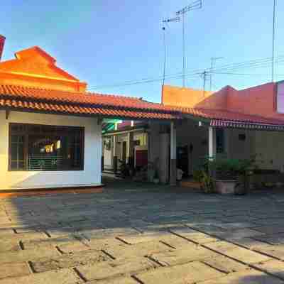 Hotel Tentrem Syariah Hotel Exterior