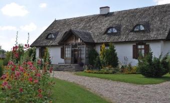 Dworek Łukowiska - Housity