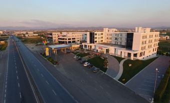 a modern city with a large building in the center and an airport runway in the foreground at Hotel Delta