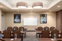La Quinta Inn & Suites by Wyndham Clovis CA Hotels in Clovis