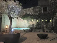 Maison Lou Roucas Hotels in Cucuron