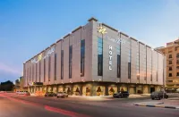 Naviti Warwick Al Khobar - piscina