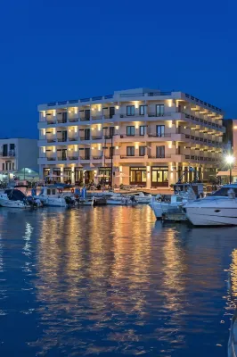 Porto Veneziano Hotel Hotel berhampiran Greek national Football Museum