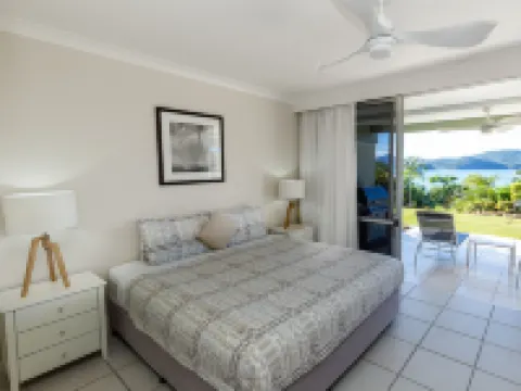 Lagoon Beachfront Lodge 005 on Hamilton Island by HamoRent