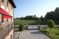 Chiaro di Luna Hotels near Villa Manin