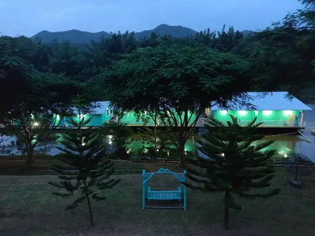 The Green House Kanchanaburi Отели рядом с достопримечательностью «Rock Valley Hot Springs and Fish Spa»