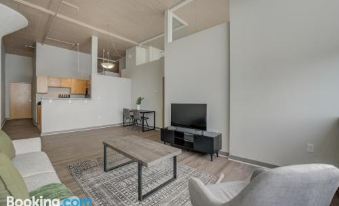 Frontdesk Waterfront Apts Downtown Cleveland - Housity
