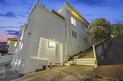Newly Renovated Studio w Parking-Netflix Hotels in Sunnyvale