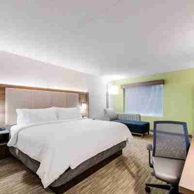 Holiday Inn Express Naperville, an IHG Hotel Rooms