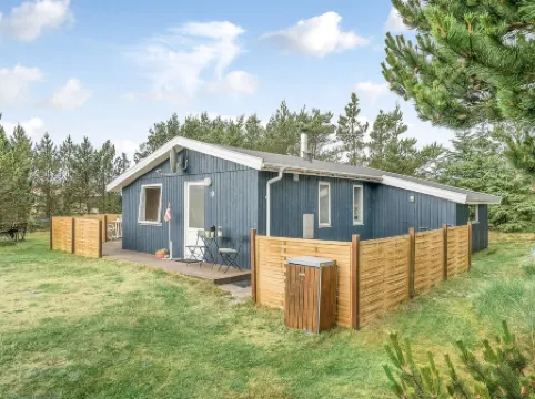 "Hughlek" - 900m from the Sea