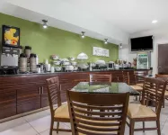 Days Inn by Wyndham McDonough - Breakfast