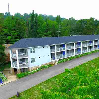 The Kent Motel Hotel Exterior