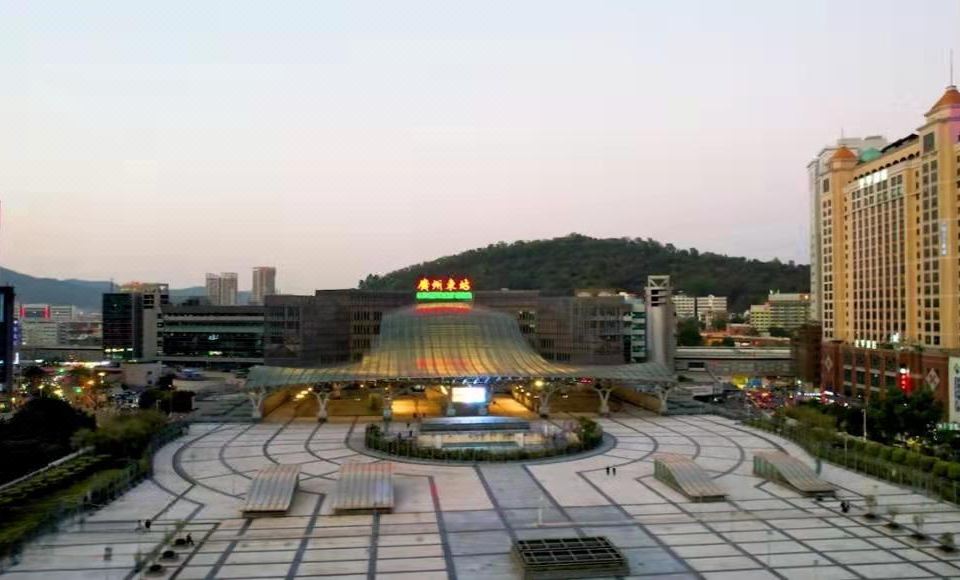 메후드 레스티 인터내셔널 호텔의 로비