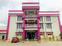 MS Hotel Pinrang Mitra RedDoorz Hotel dekat Menralo Beach & Resort