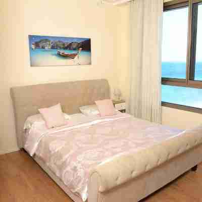 Spacious Sea View Apartment Rooms