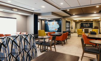 Holiday Inn Express & Suites URBANDALE DES MOINES by IHG