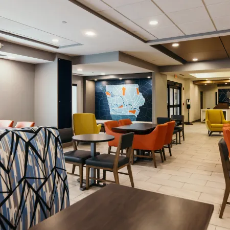 Holiday Inn Express & Suites URBANDALE DES MOINES by IHG