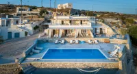 Anemi Suites - مسبح