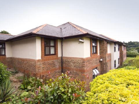 พรีเมียร์ อินน์ ไฮ วีคอมบ์ / บีคอนส์ฟีลด์