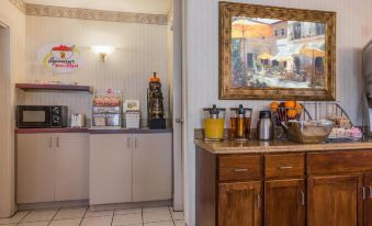 Super 8 by Wyndham Commerce