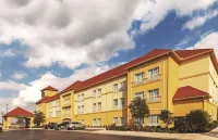 La Quinta Inn & Suites by Wyndham Shawnee Hotels in Shawnee