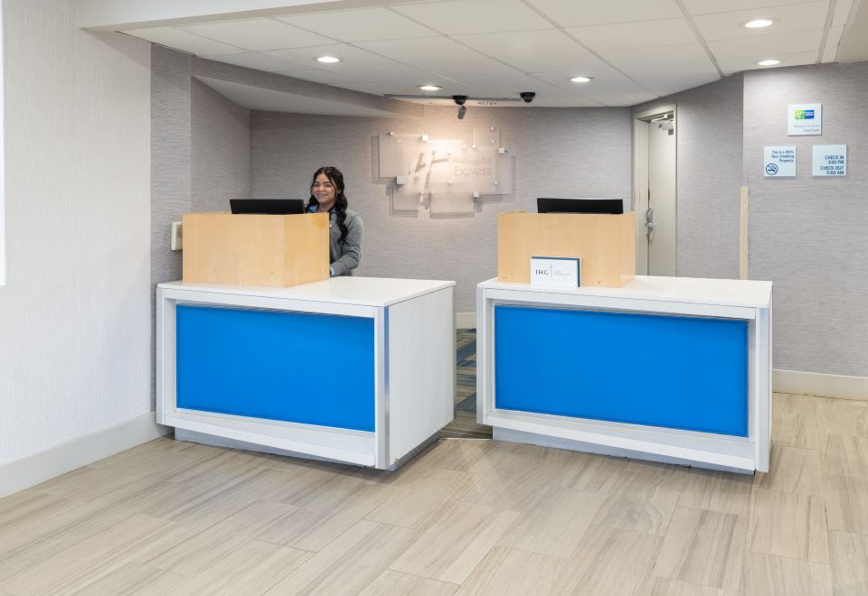 홀리데이 인 익스프레스 로체스터 그리스 외관