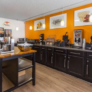 Super 8 by Wyndham Dubuque