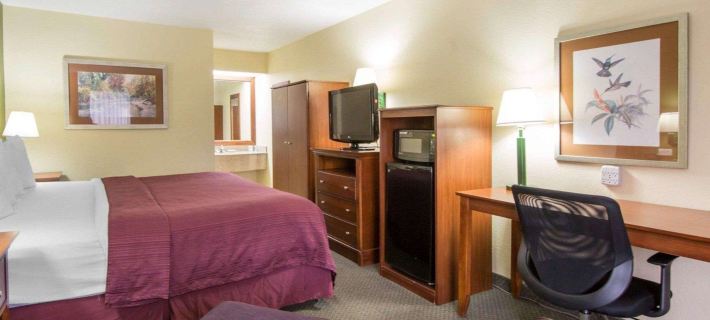 Quality Inn Merchants Drive Hotels in Knoxville