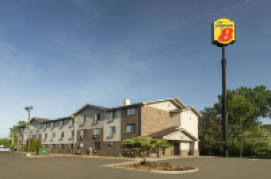 Super 8 by Wyndham Taylor/Detroit Area Hotels in Taylor